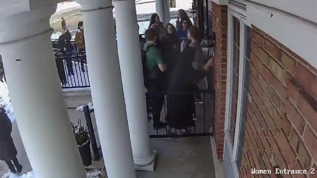 طالبة أمريكية من أصول أردنية تفتح