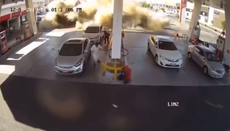 شاهد.. لحظة انفجار خزان وقود في