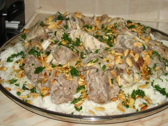 آداب تناول المنسف (انفوجرافيك)