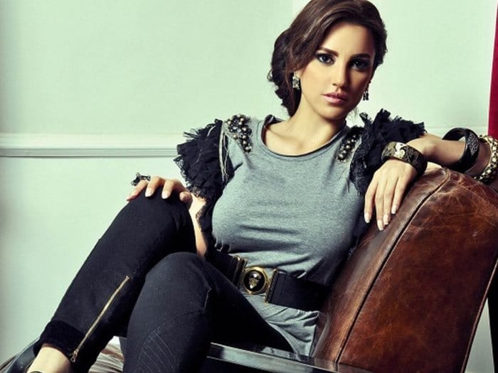 درة التونسية تعلق على «زواجها السري»