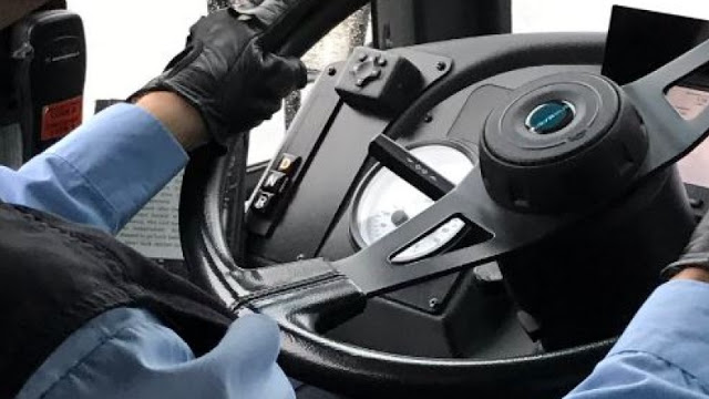 ما قصة هذا السائق.. ولماذا حوله