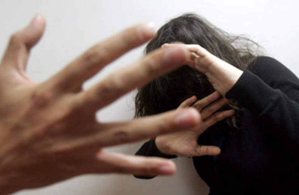 زوج يضرب زوجته في الشونة الجنوبية