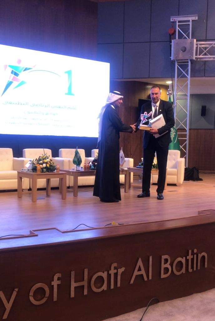 جامعة حفر الباطن تكرم الدكتور الاردني