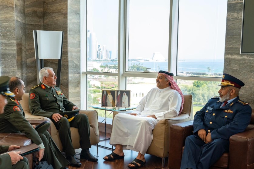 بحث تعزيز العلاقات العسكرية بين الأردن