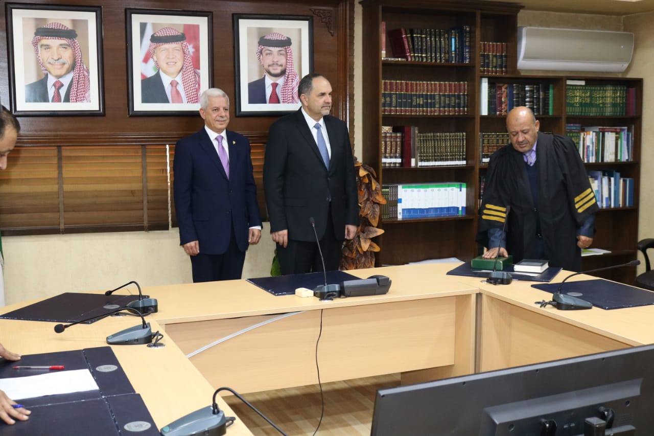 1638 1638 محاميا يؤدون اليمين القانونية