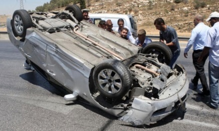 3 إصابات بتدهور مركبة على اتوستراد