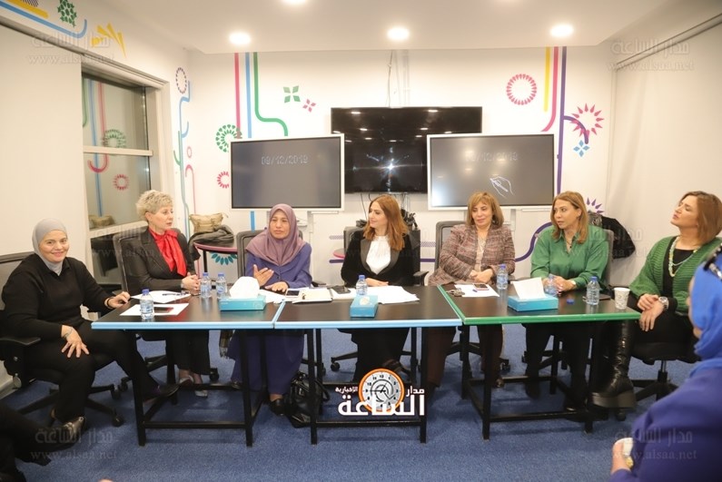 جلسه حواريه للتوعية بحقوق المرأة وتعريف