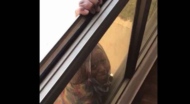 توقيف كويتية صوّرت خادمتها وهي تسقط