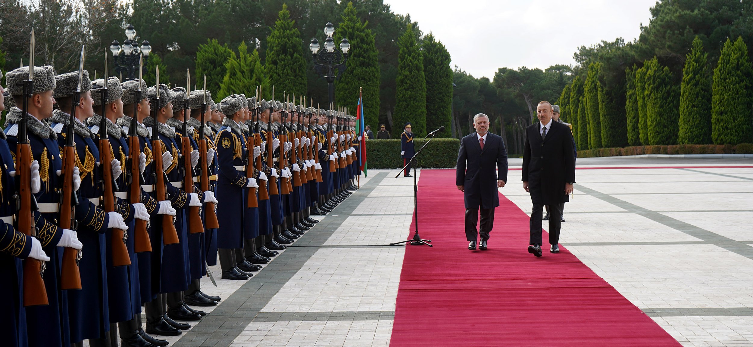 الملك والرئيس الأذربيجاني يعقدان مباحثات في