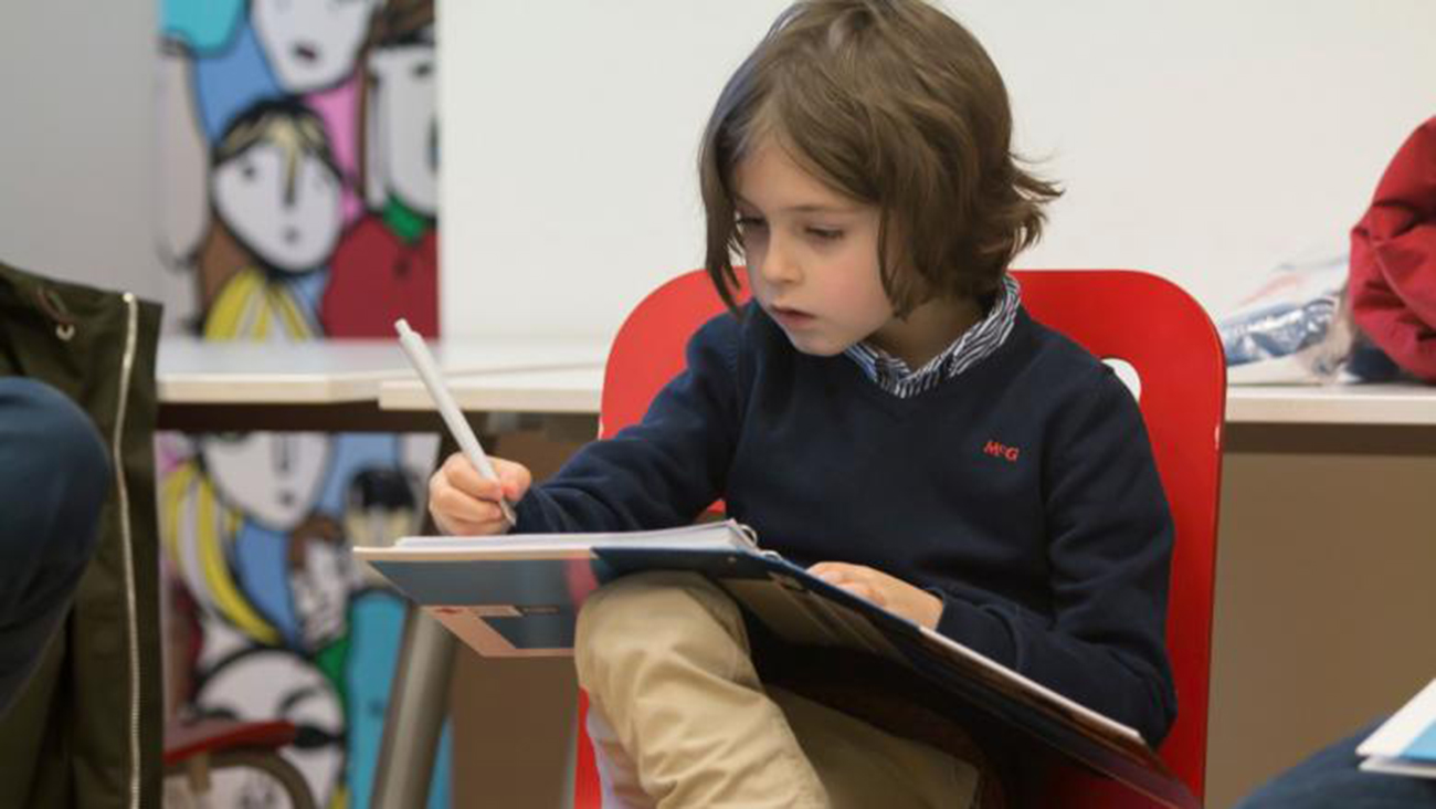 الطفل المعجزة يوقف دراسته الجامعية