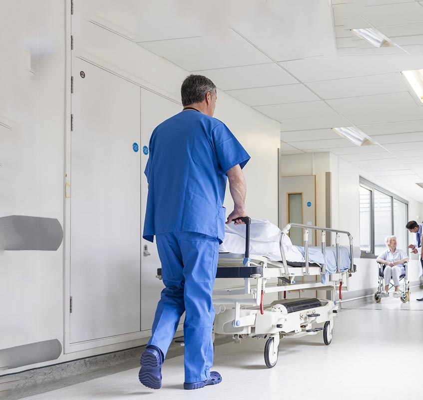 دراسة: آلاف البريطانيون يموتون وهم ينتظرون