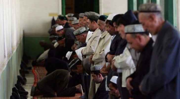 الصين تحظر اللحى الطويلة والنقاب