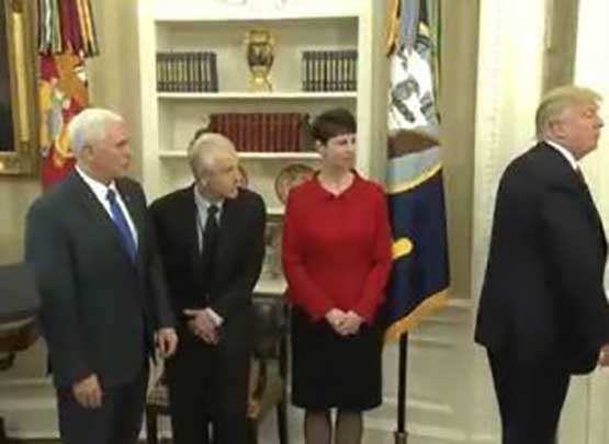 سؤال من صحفي جعل ترامب يغادر