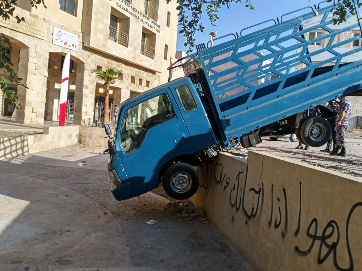 حادث غريب في العقبة (صور)