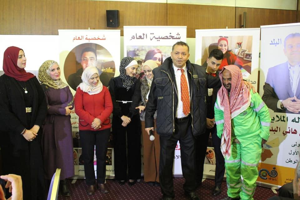 رجل الاعمال الجراح يكرم أصحاب الإنجاز