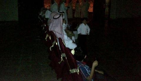 الظلام يخيم على حفل زفاف بعد