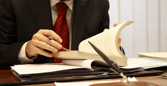 تعميم لوزارة العدل يثير حفيظة المحامين