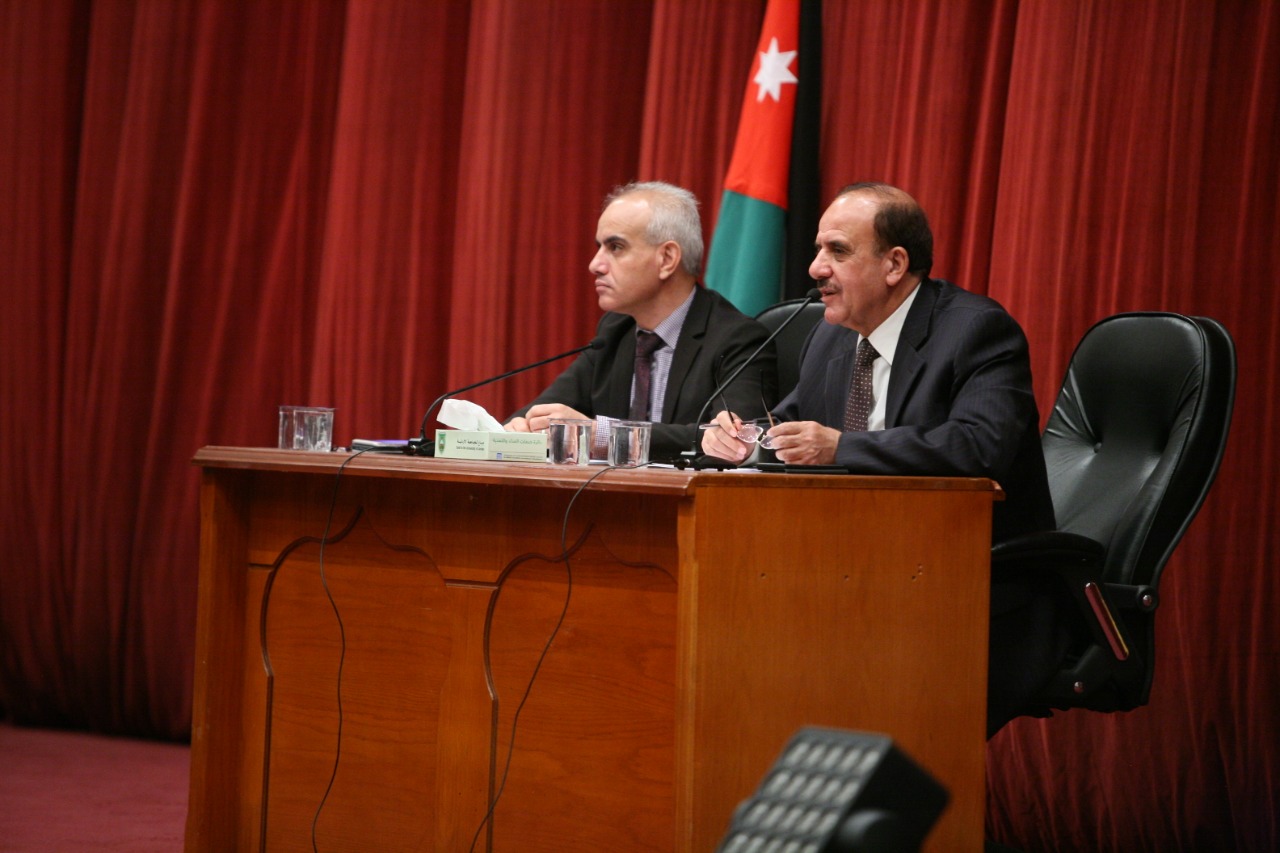 لقاء رئيس الجامعة الأردنية مع الطلبة