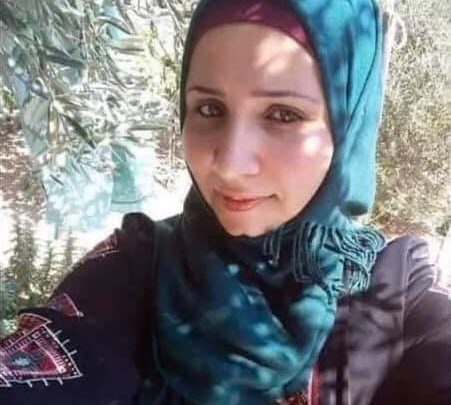 فلسطيني يقتل طليقته ويدفنها قرب البحر