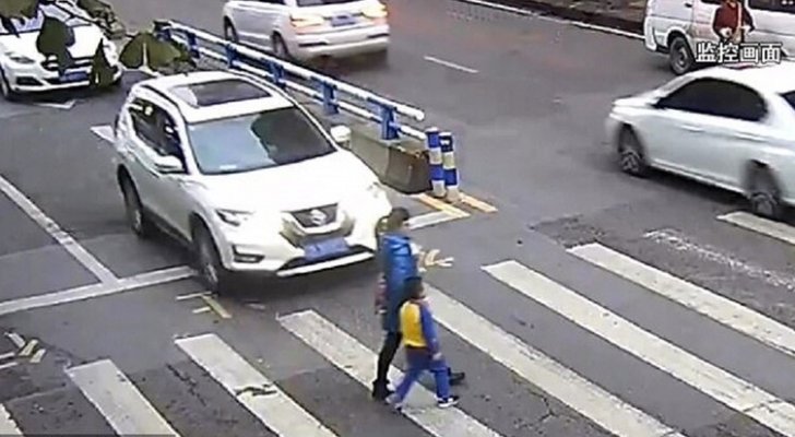 تصرف غير متوقع من طفل صدمت