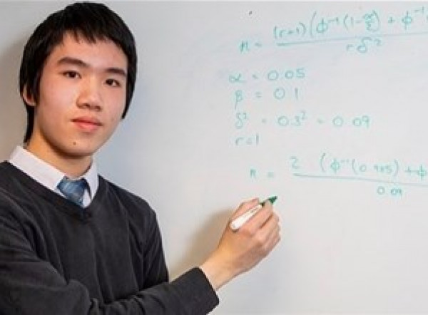 يستعد للحصول على الدكتوراه في الـ