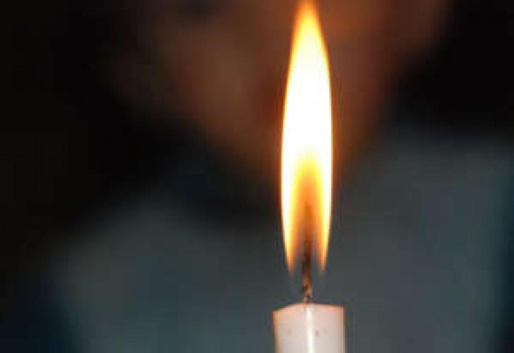 200 أسرة تعيش على الفوانيس والشمع