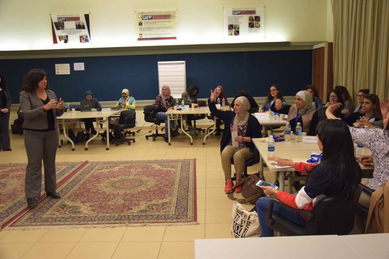 تمديد برنامج ’النساء في الأخبار‘ بقيمة