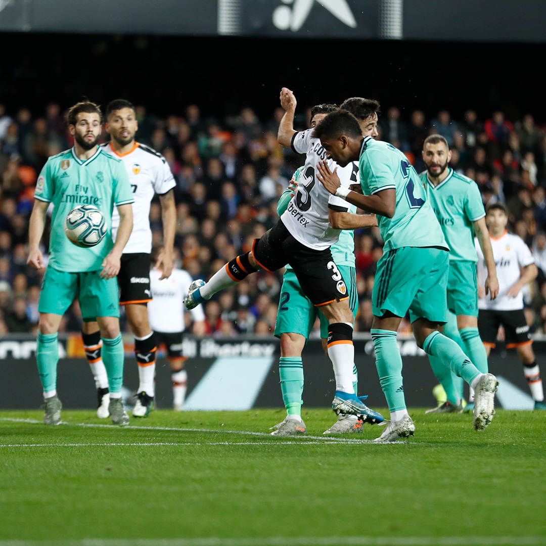 ريال مدريد يرفض الهدية ويكتفي بتعادل