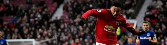 يونايتد يتعادل مع إيفرتون.. وتوتنهام يقتنص