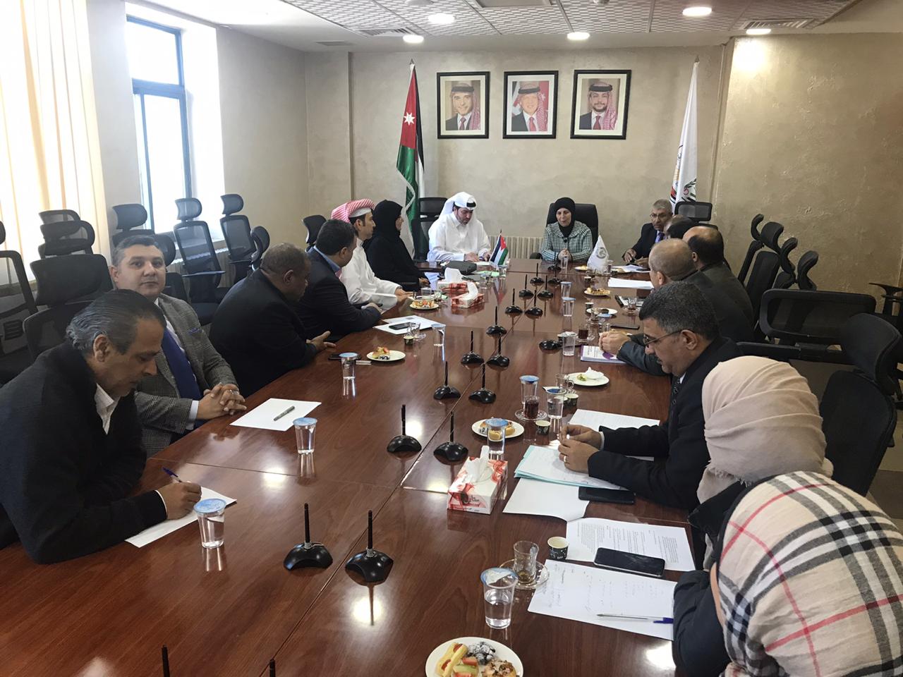 اسحاقات تلتقي وفدا قطريا (صور)