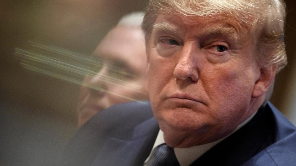 ديمقراطيون يستعدون لمعركة عزل ترامب