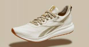 أحذية رياضية نباتية صيحة جديدة في