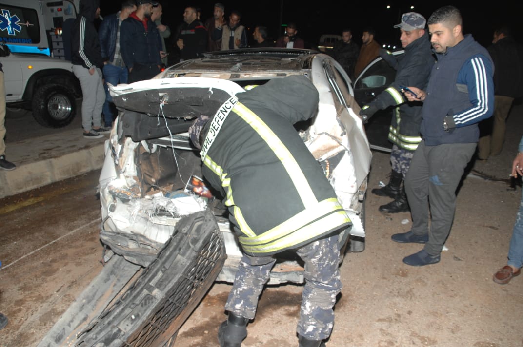 3 إصابات بتدهور في اربد (صور)