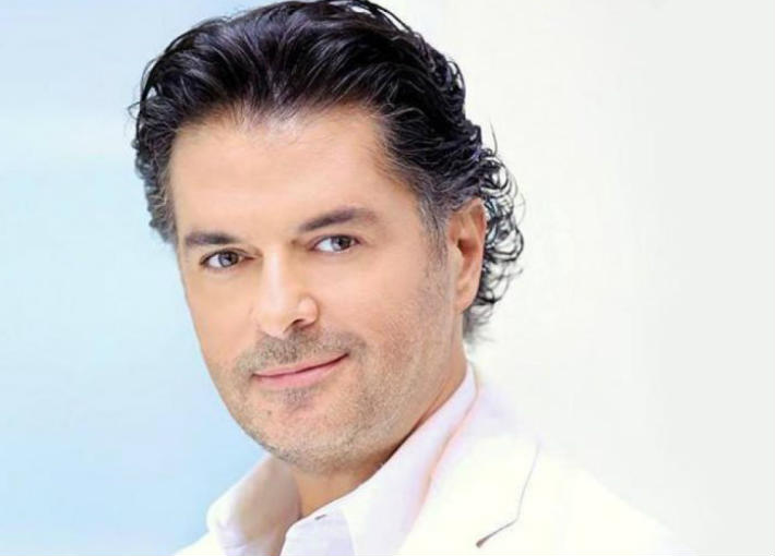 فتاة اقتحمت مكتب راغب علامة وحطمت