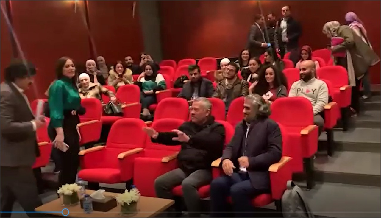 طلبة يتحدثون عن مفاجأة الملك.. وما