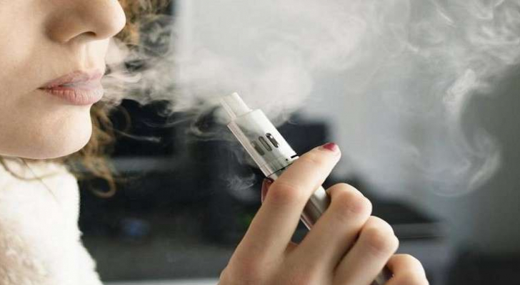 فيسبوك تحظر الترويج للأسلحة والدخان والسجائر