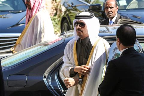 وزير خارجية قطر يبحث مع العثيمين