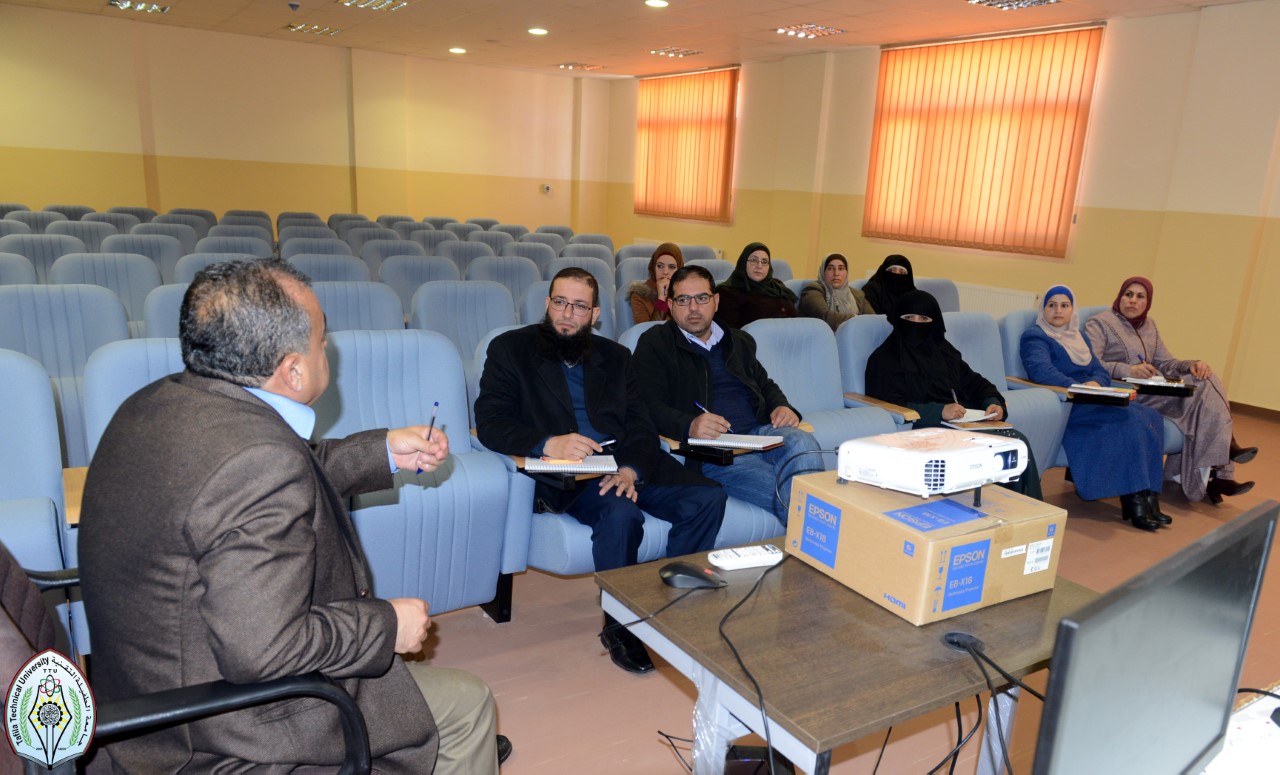 ورشة تدريبيىة في مكتبة جامعة الطفيلة