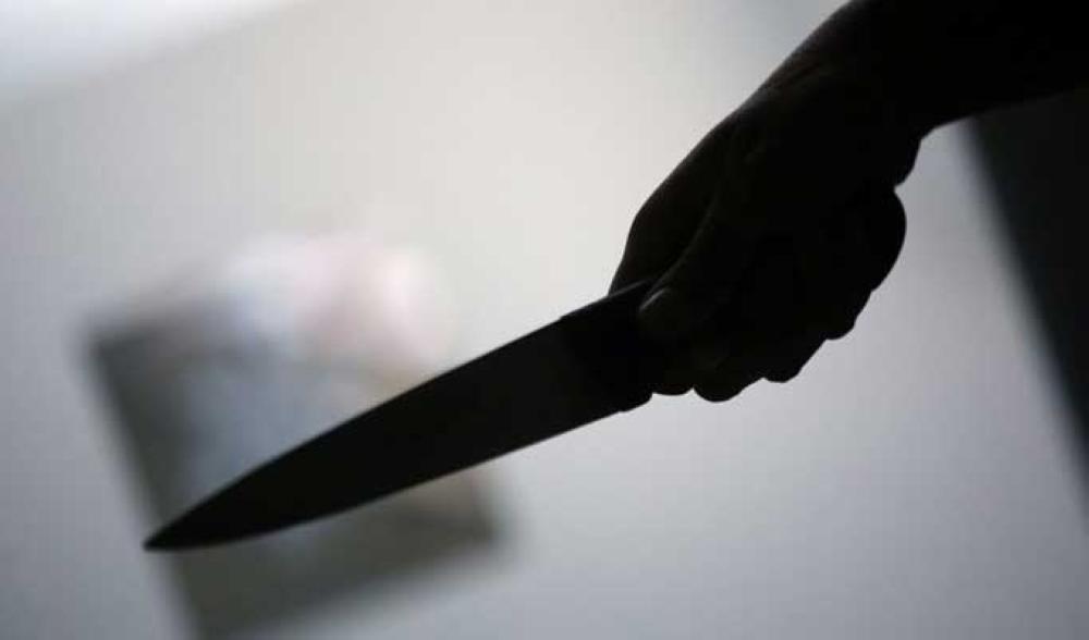 آسيوي يقتل قريبا له طلب منه