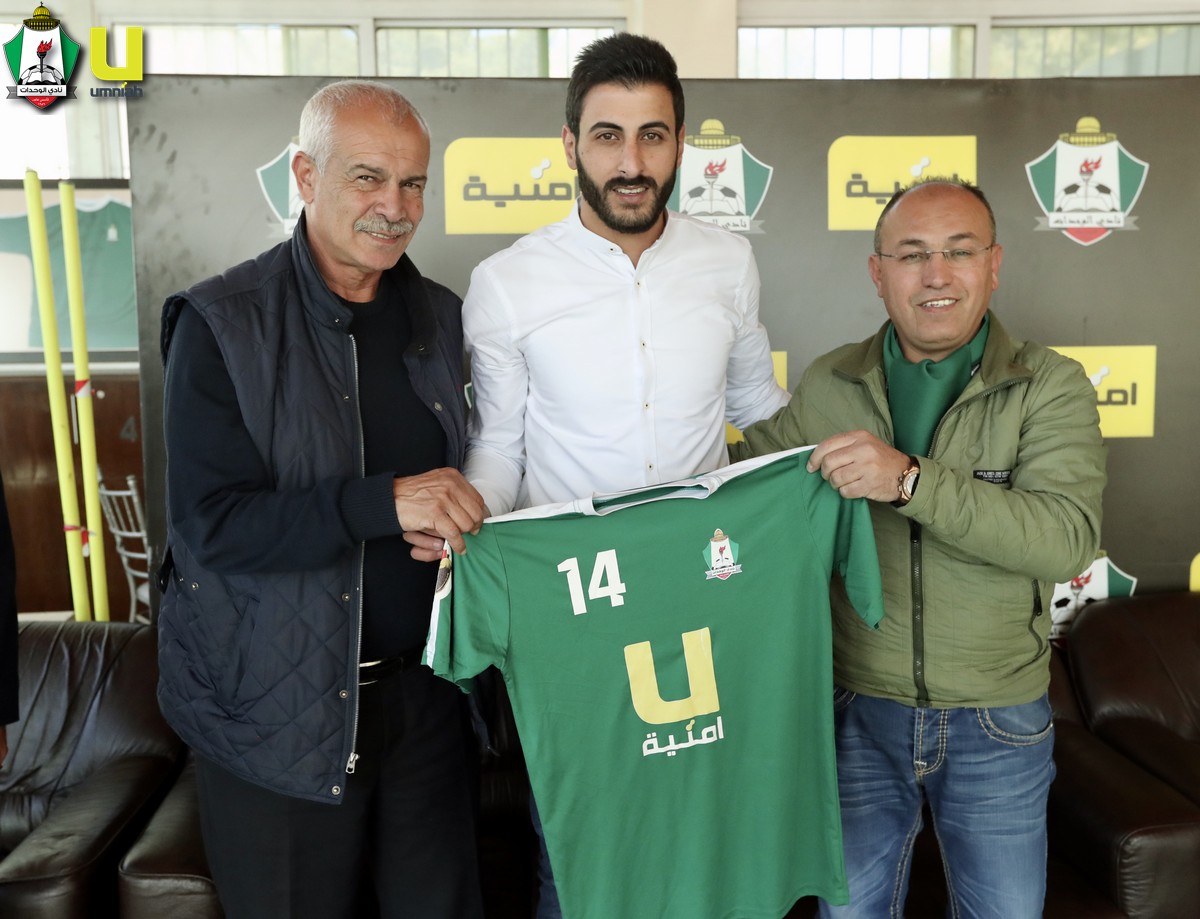 خطاب يوقع على كشوفات الوحدات لموسمين