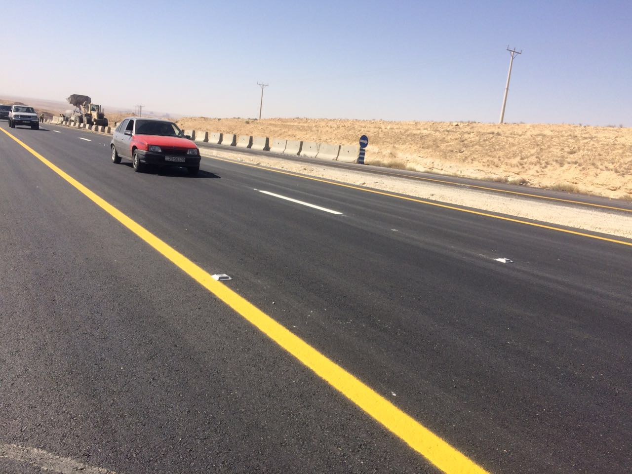 الحكومة تعترف: تأخرنا في صيانة الطريق