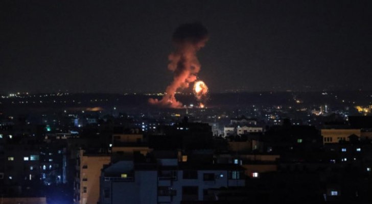 الاحتلال يقصف عدة مواقع للمقاومة في