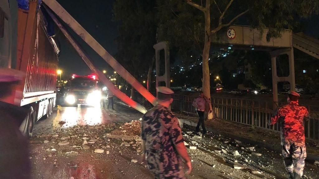 الدفاع المدني يتعامل مع انهيار 3