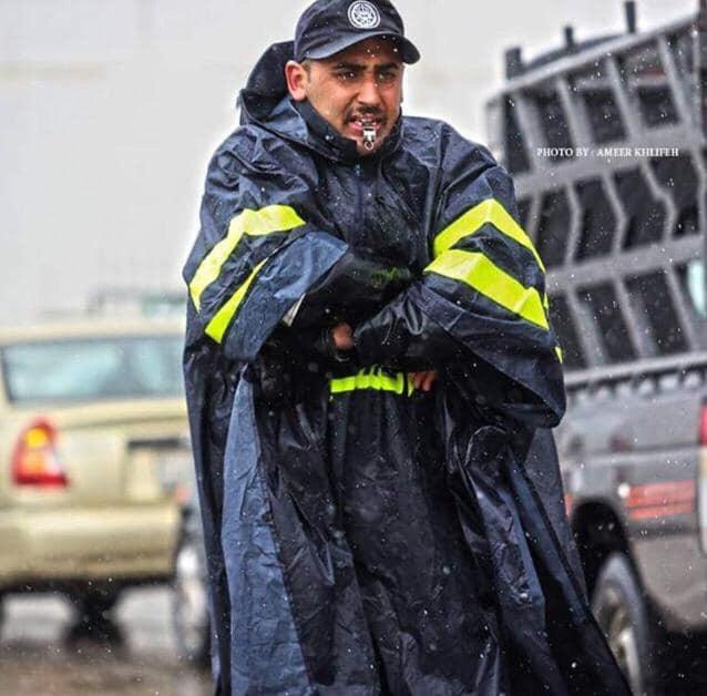 يا صاحب المعطف الطويل