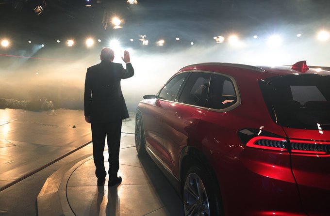 سيارة أردوغان .. هو أقرب لهم