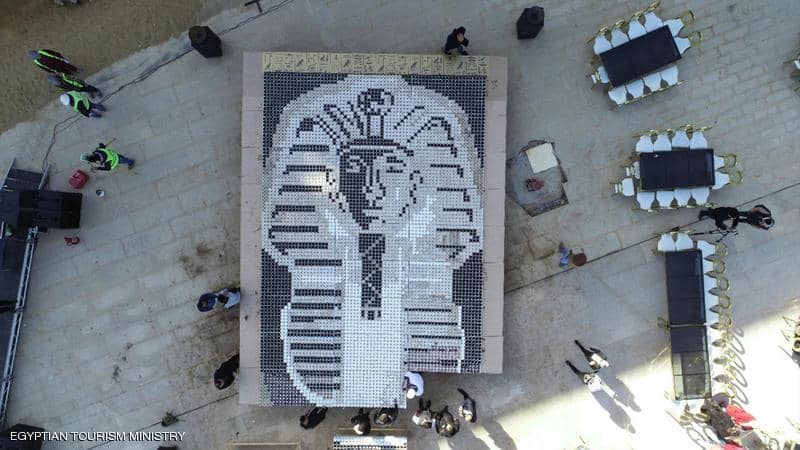 بآلاف أكواب القهوة.. قناع توت عنخ