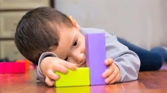 كيف يميّز الآباء أعراض التوحد لدى