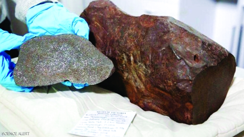 استرالي يعثر على صخرة أثمن من