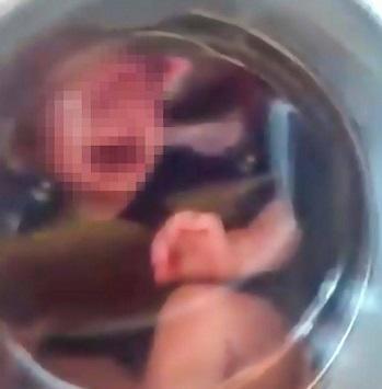 أميركا.. دارت الغسالة والطفل داخلها