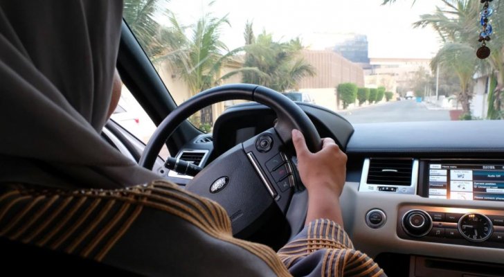 محاكمة خليجي وجه عبارات قاسية لسائقة: